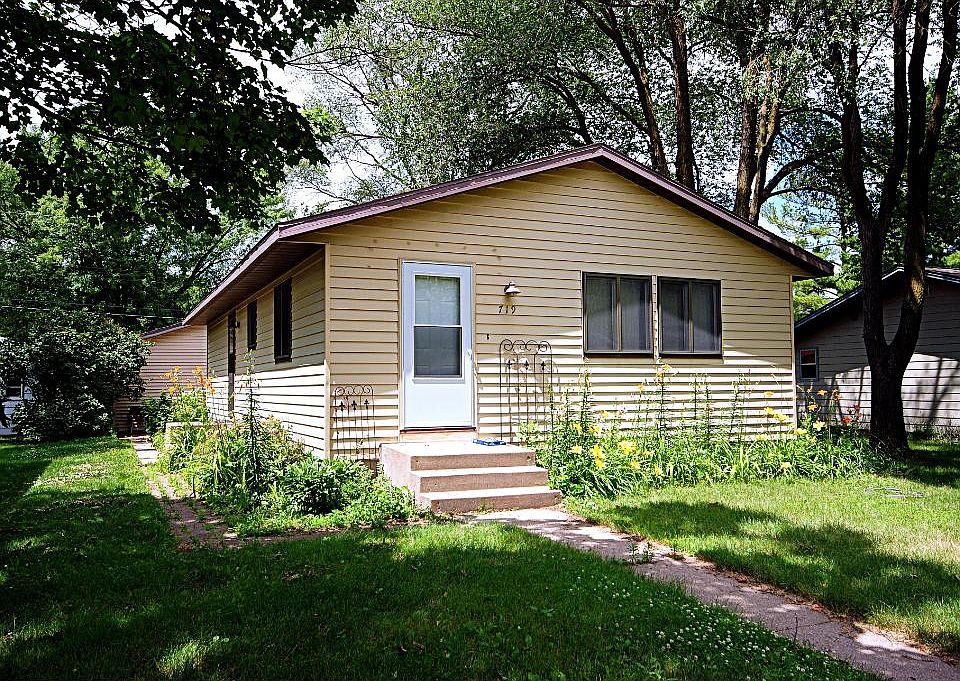1st image of 719 23rd Ave N