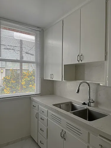 2612 Santa Monica Blvd #4 Photo 1 2612 Santa Monica Blvd #4 Photo 1