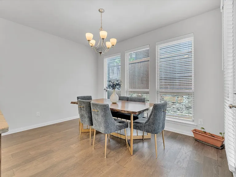 3905 Saint Ives Ln — Photo 10
