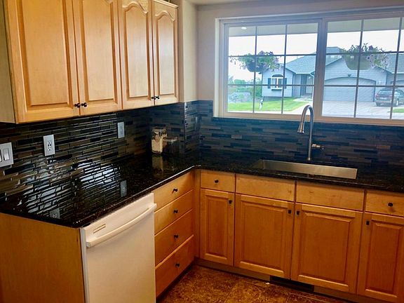 3rd image of 6985 Linda Vista Blvd