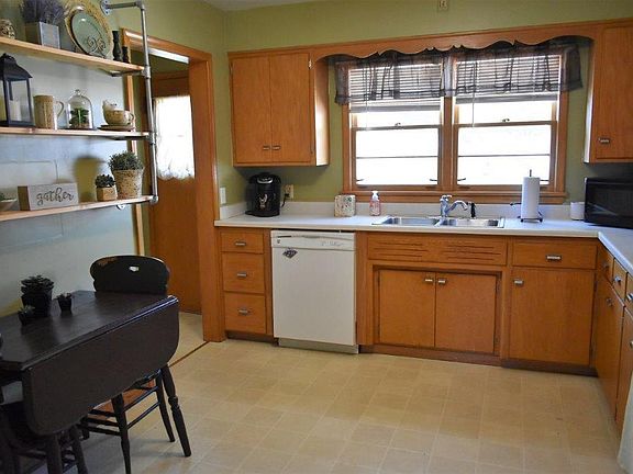 5th image of 715 Tilden St