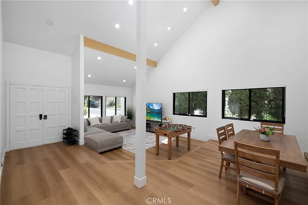 5 bed, 2336 sqft, $6,500 — Photo 3