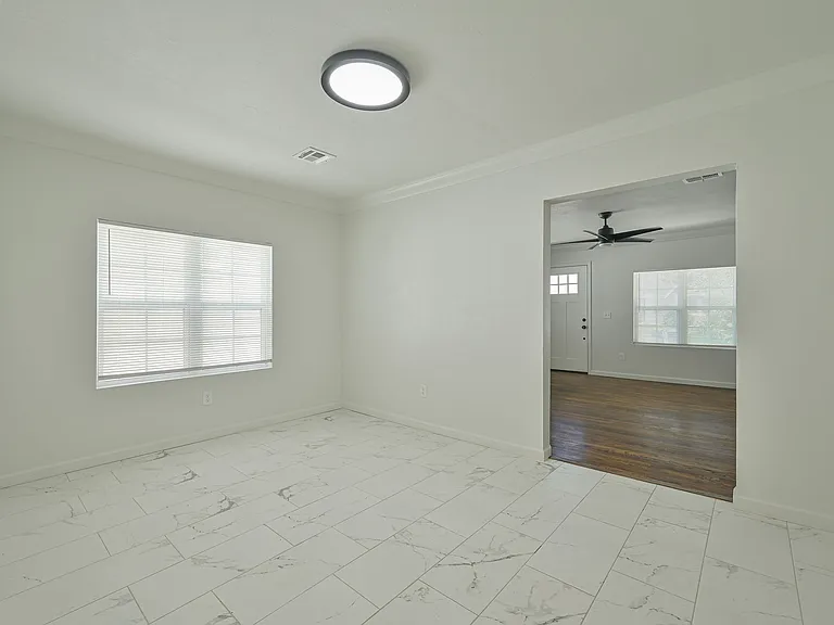 1526 NW 45th St — Photo 10