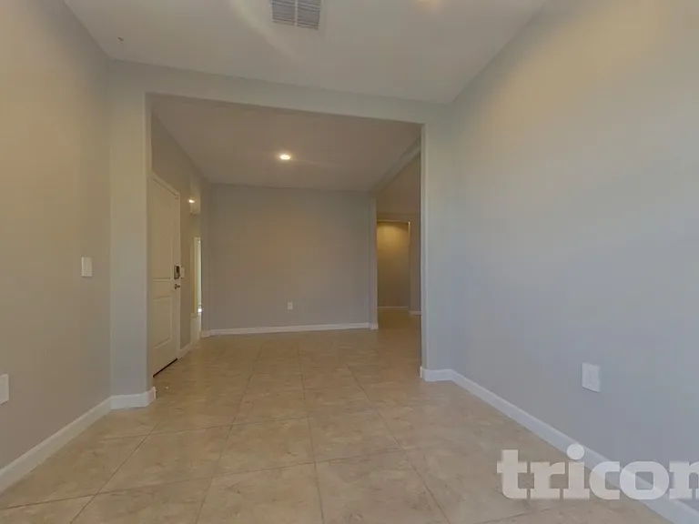 30033 W Cheery Lynn Rd — Photo 4