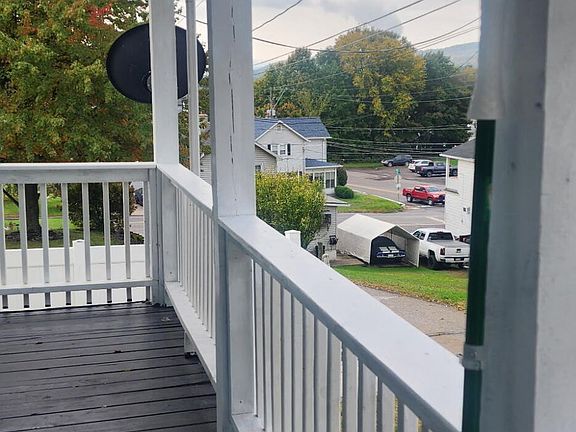 2nd image of 33 Hill St