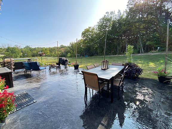 4th image of 275 Davis Dr