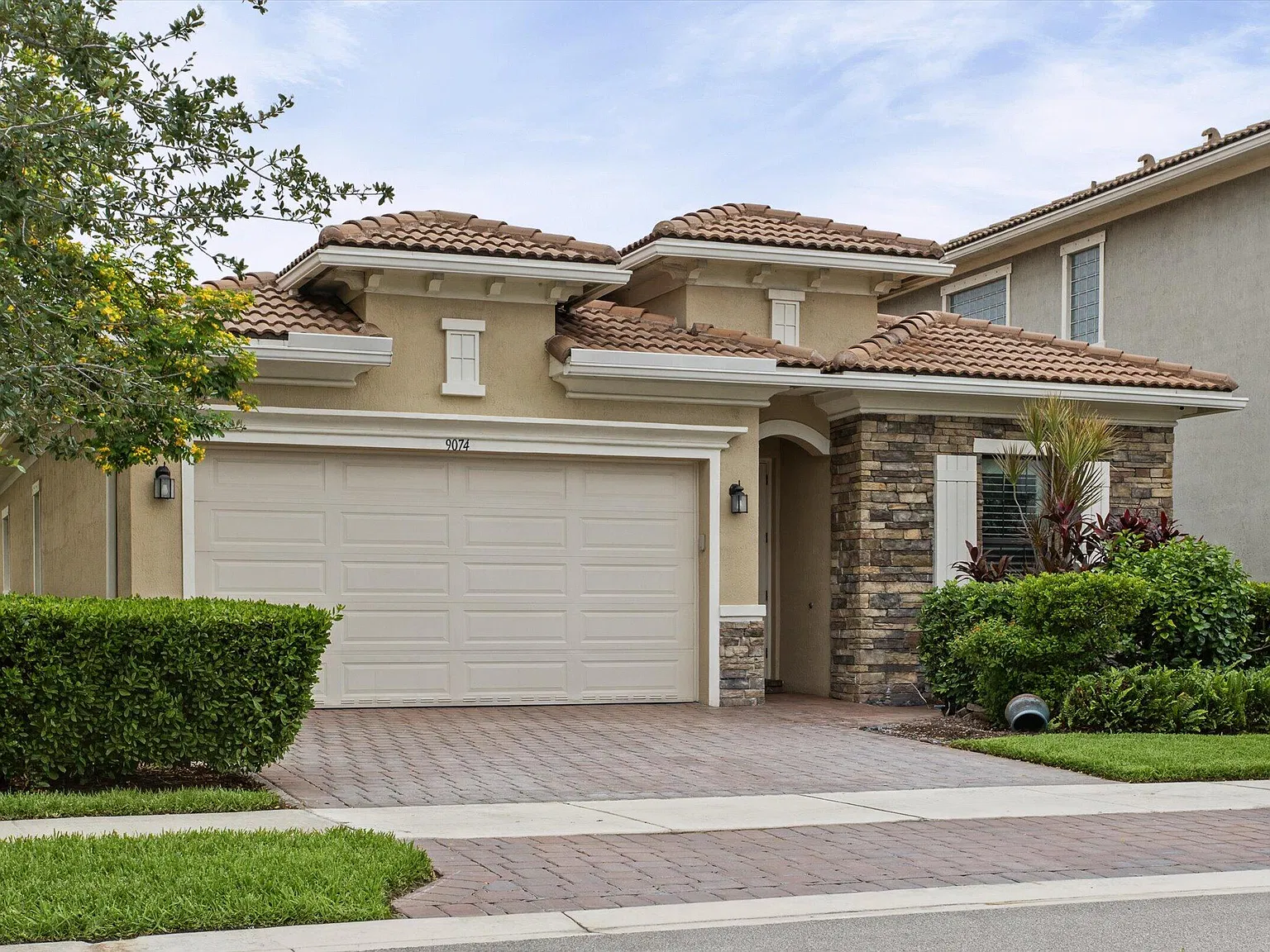 3 bed, 2.5 bath, 1768 sqft, $4,200 — Photo 2