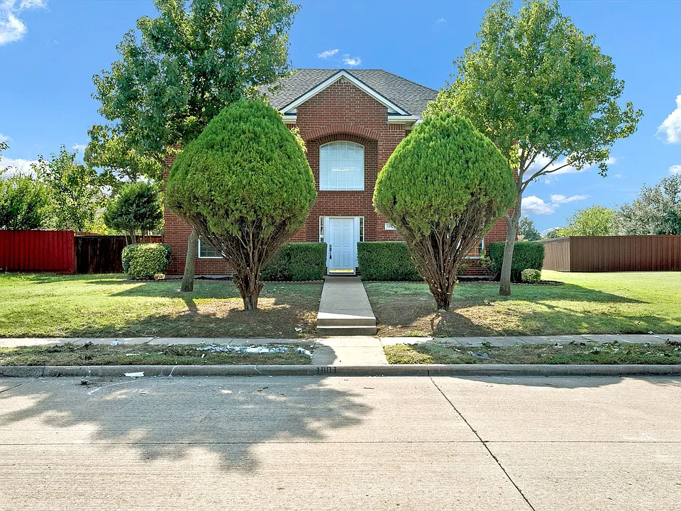 3803 Farmington Dr