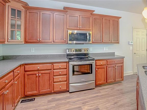 5th image of 279 Village Park Dr