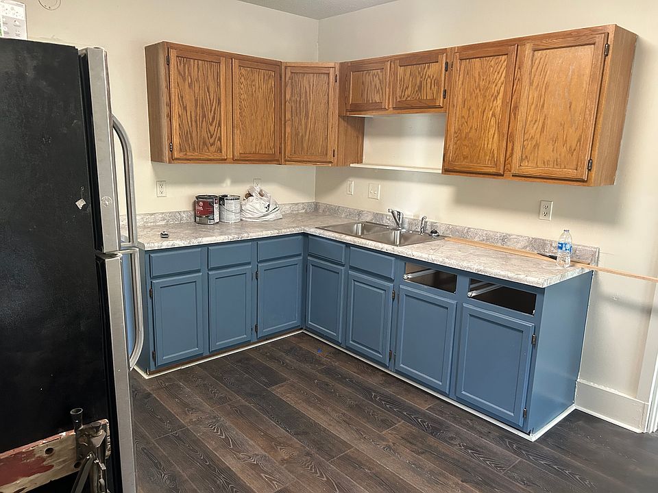 Updated kitchen- brand new counters, sink and flooring!
