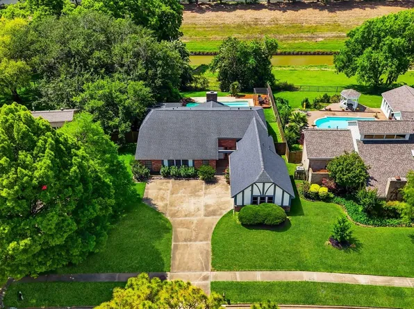 3931 Pleasant Valley Dr, Missouri City, TX 77459