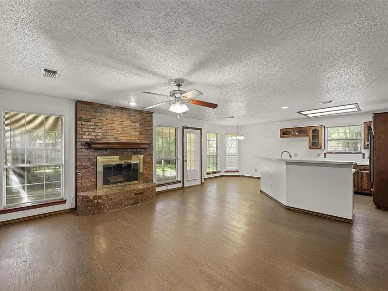 1423 Holveck Dr — Photo 6