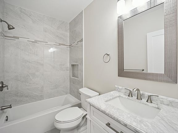 5th image of 1020 Duke St #100