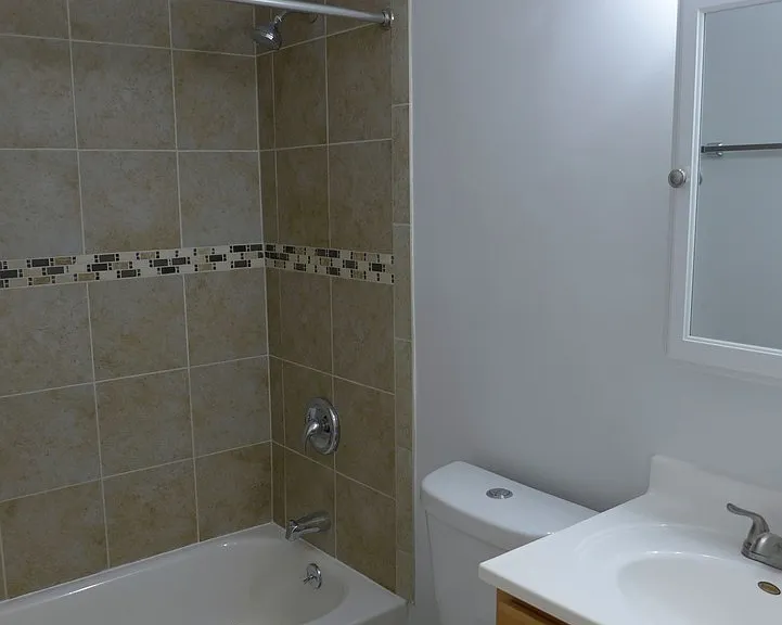 Foster Beach Apartments — Photo 9