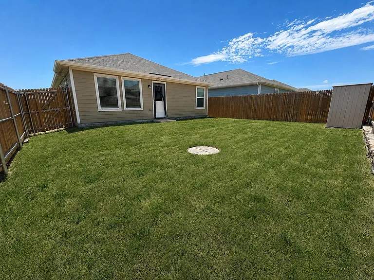 1025 Mountain Laurel Rd — Photo 2