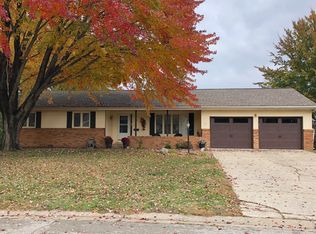 102 Cottonwood Dr, Chatham, IL 62629