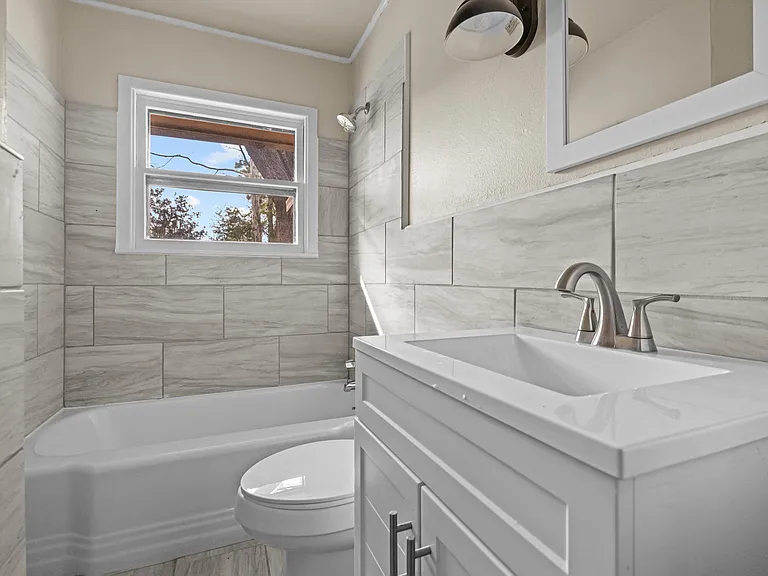 2335 Pleasant Dr — Photo 14