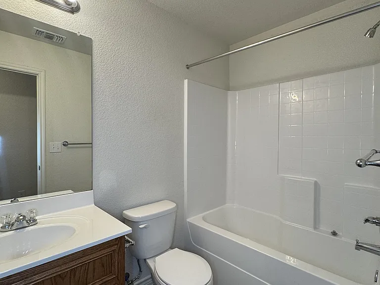 1521 Justin Loop — Photo 10