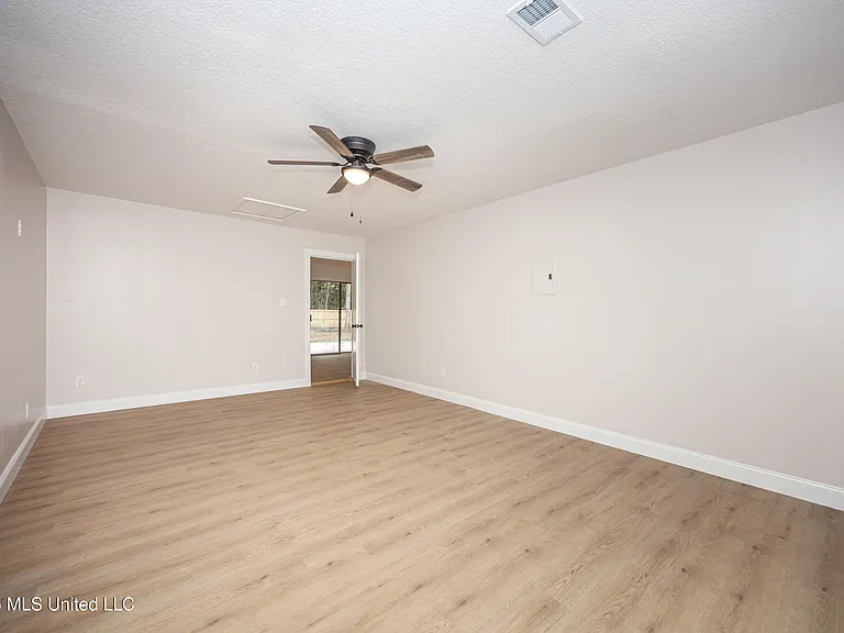 106 Booth Cir — Photo 19
