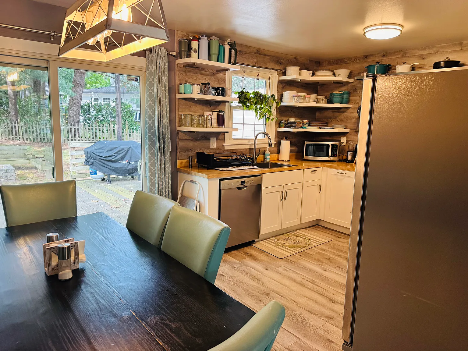 3 bed, 1384 sqft, $3,000 — Photo 4