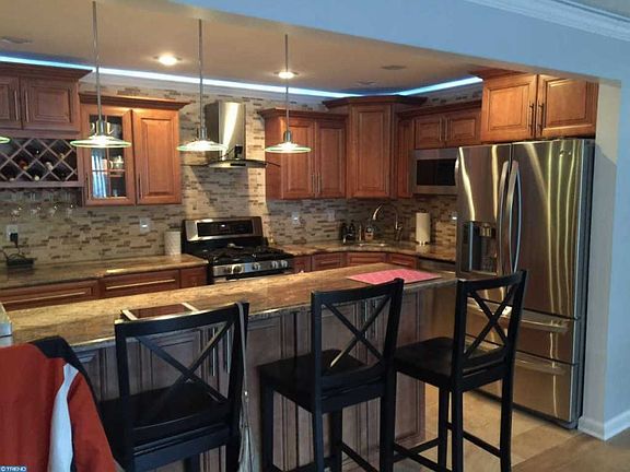 3rd image of 27 Voscek Ct
