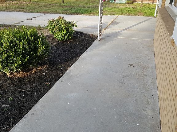 5th image of 324 Laurie Dr