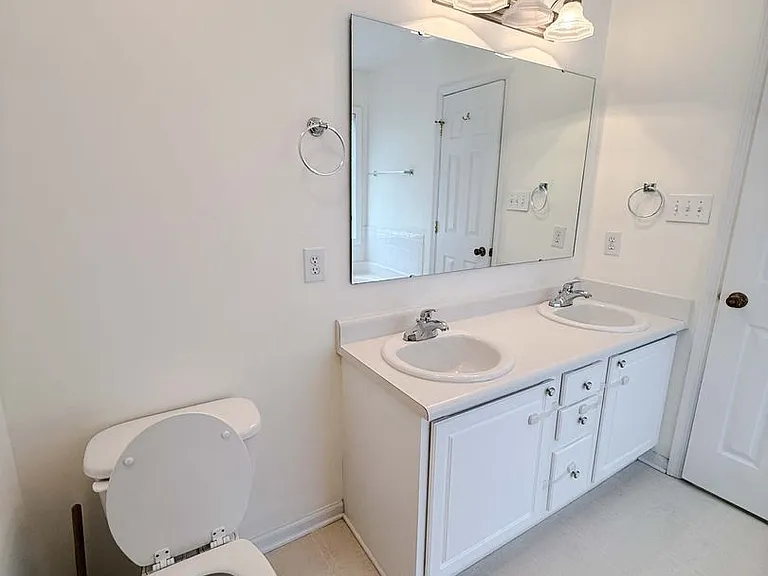 7704 Redwood Ave — Photo 11