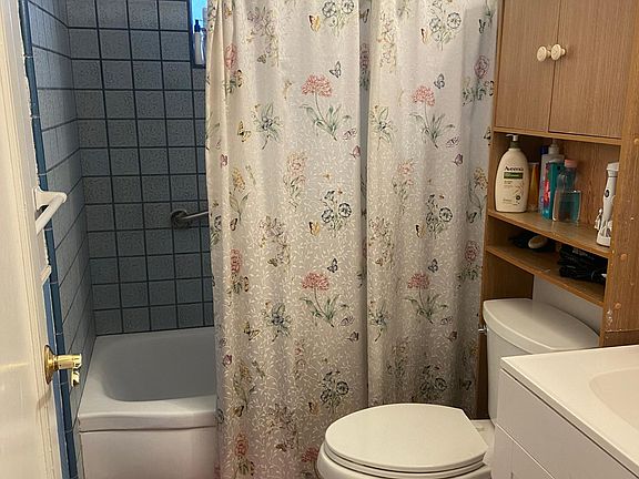 5th image of 540 E Washington Ave #540