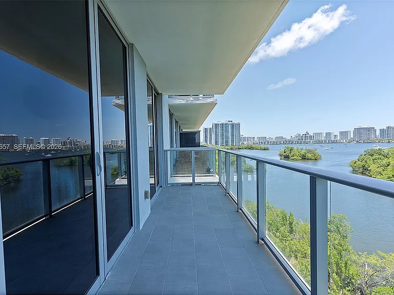 16385 Biscayne Blvd #717 — Photo 45
