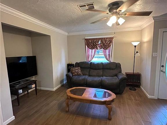 3rd image of 892 Pinecone Dr