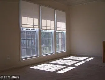 4 Bedroom Townhome & Garage - Ashburn — Photo 4