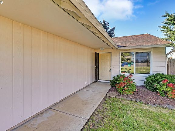 3rd image of 6015 NE 37th St