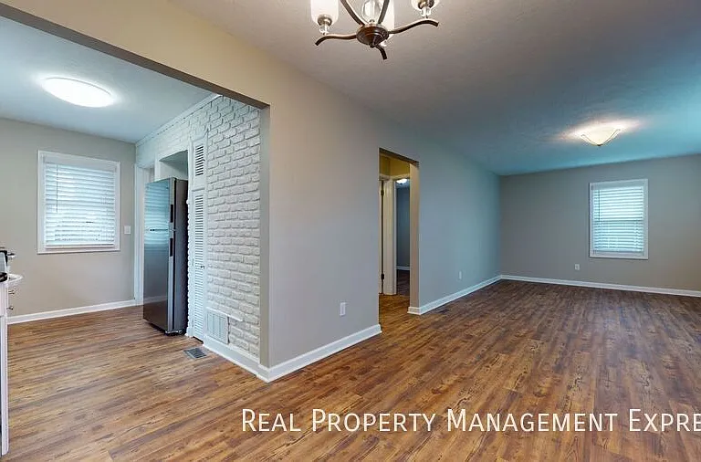 411 S Willow Ave — Photo 4