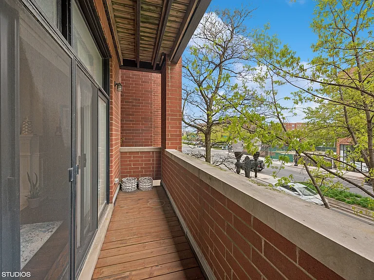 2243 W Irving Park Rd #2W — Photo 4