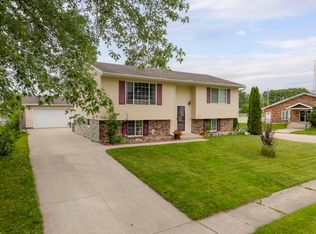 2524 Gloria Dr, Waterloo, IA 50701