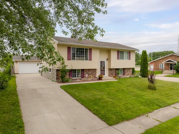2524 Gloria Dr, Waterloo, IA 50701