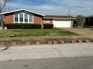 5120 Wallingford Dr, Saint Louis, MO 63121
