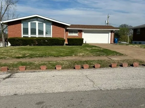 5120 Wallingford Dr, Saint Louis, MO 63121