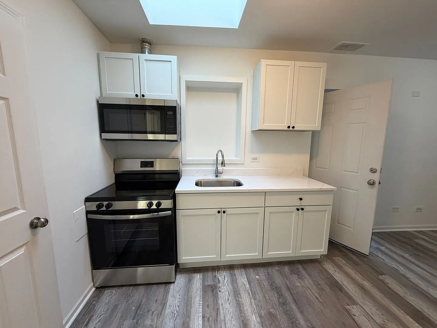 27 E Park Blvd — Photo 2