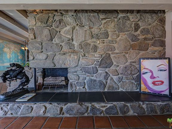3rd image of 2270 N Vista Dr