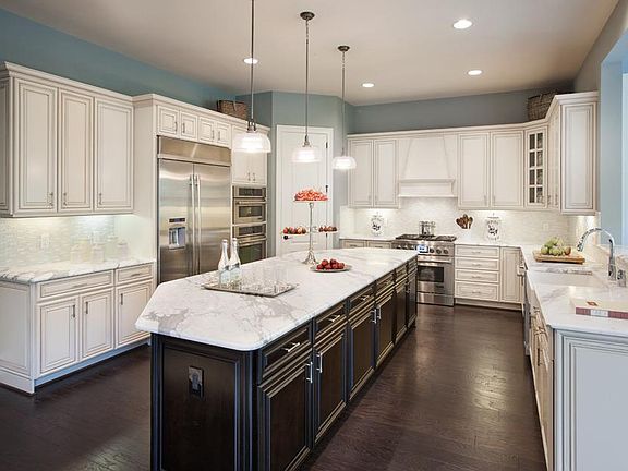 4th image of 2210 Highland Dr #32