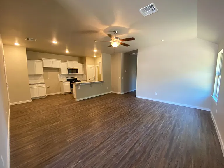 5202 Oakwood Villas Ct — Photo 4