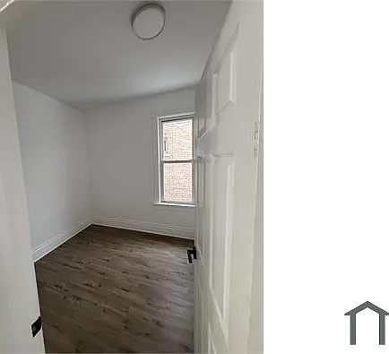 10910 S Edbrooke Ave — Photo 2