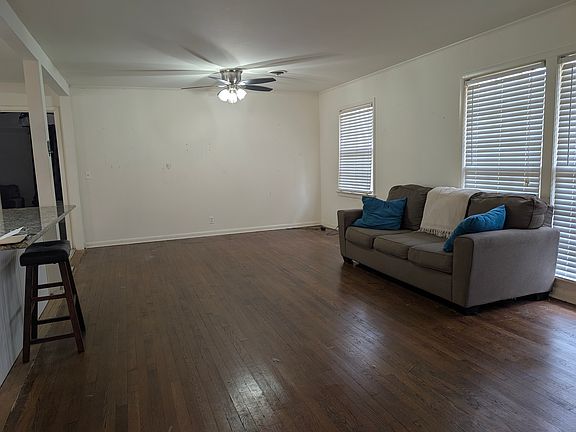 Living room
20' x 13.5"