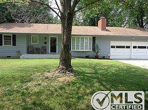 2nd image of 806 Lakeview Dr
