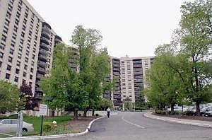 1st image of 1 Claridge Dr APT 417