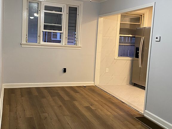 3rd image of 4542 Oakmont St