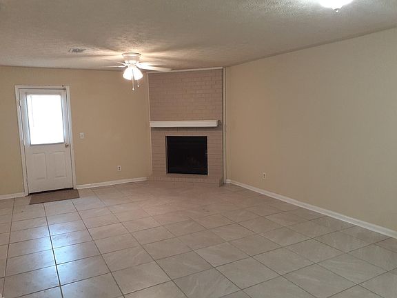 2nd image of 1324 Lakeview Dr NW
