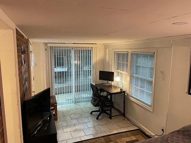 867 N Abingdon St #B — Photo 4