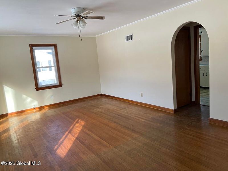 5th image of 137 Prospect Street